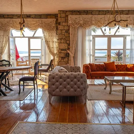 Willa Fener Burnunda Denize Sifir Orjinaltas Malikane Çeşme