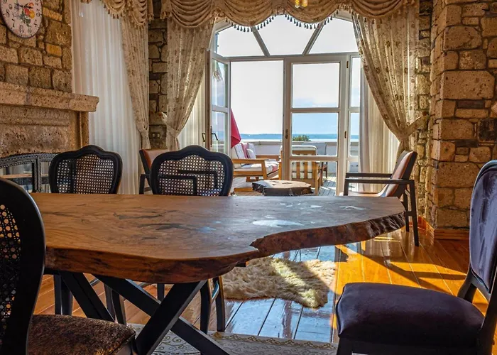 Willa Fener Burnunda Denize Sifir Orjinaltas Malikane Çeşme