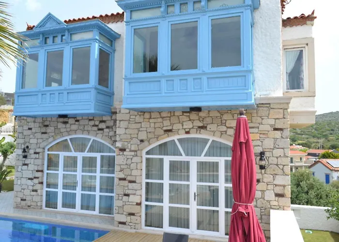Villa Fener Burnunda Denize Sıfır Orjinaltaş Malikane *